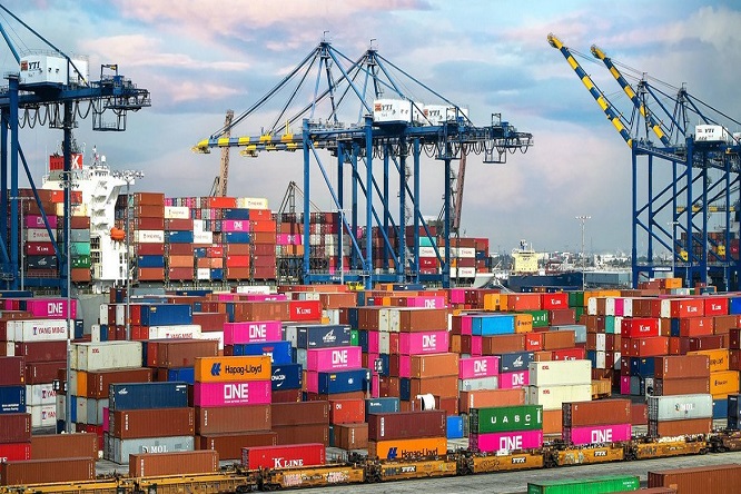 Juanfe Serrano Ponce - Impacto del comercio internacional en las economías locales de los países en desarrollo - FOTO