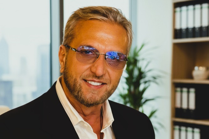 José Leggio Cassara; El rostro de la resistencia frente a la difamación online - PIC