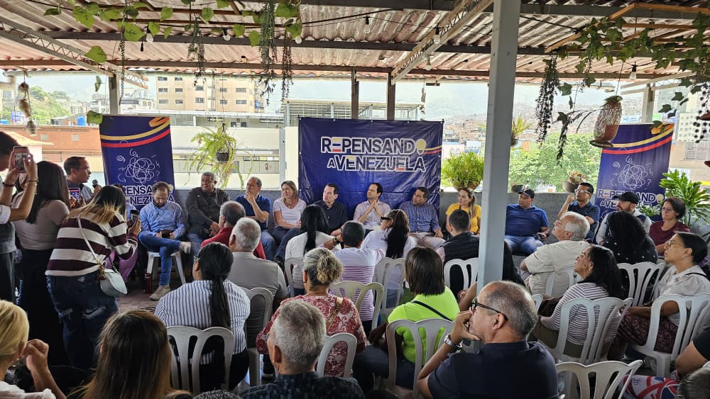 "Repensando a Venezuela" reunió a vecinos de Petare para recoger más de 40 ideas y propuestas comunitarias 1 Repensando a Venezuela reunio a vecinos de Petare para recoger